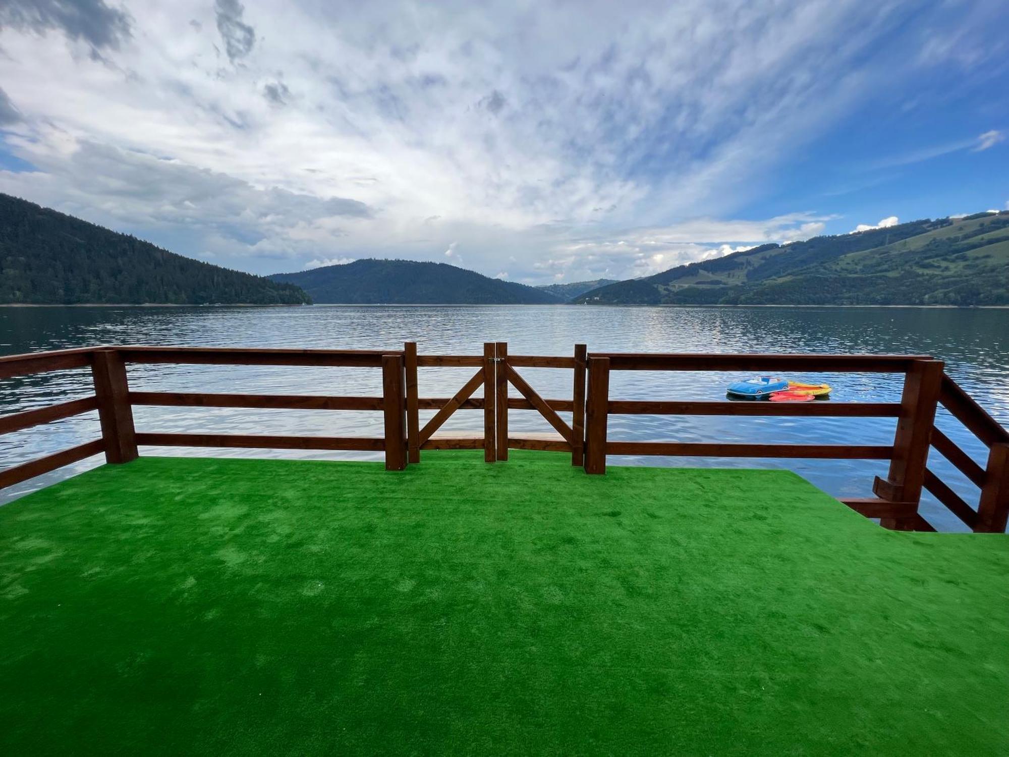Holiday Bicaz Bungalows On The Lake Exterior photo